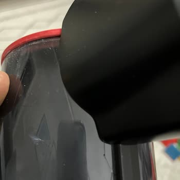 Bosch Dik Süpürge Toz Haznesinde Üretim Kaynaklı Çatlak Ve Mağduriyet