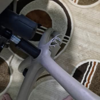 Kısa Sürede Dağılan Sandalye Ve Yetersiz Servis Hizmeti