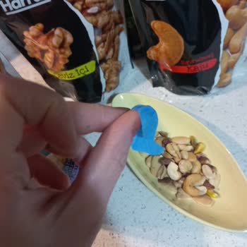 Harras Kuruyemiş Paketinden Plastik Parça Çıktı, Sağlığımız Tehlikeye Girdi!