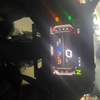 Yeni Alınan Motosikletin Depo Stickerları Kısa Sürede Attı, Garanti Kapsamında Destek İsteniyor