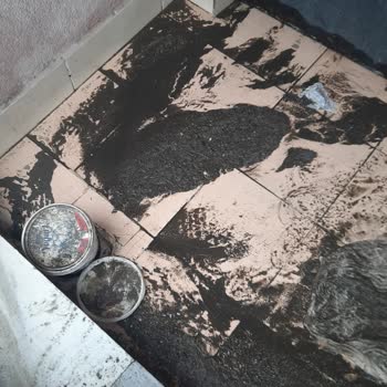 Kanalizasyon Kazısı Sonrası Binamızı Pis Su Bastı, Acil Çözüm Bekliyoruz