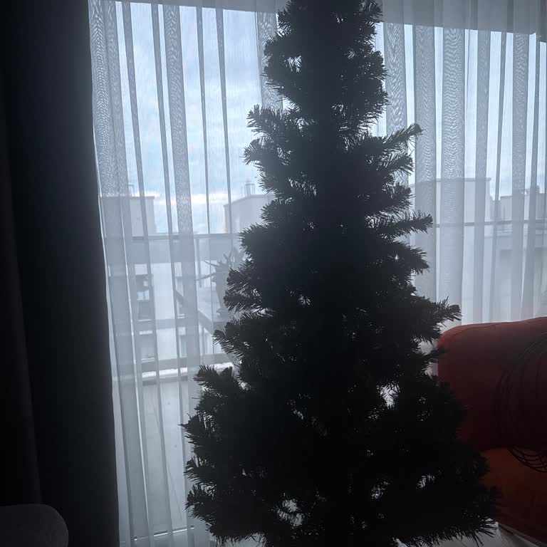 Aldığım Yılbaşı Ağacında Yoğun Ve Kalıcı Plastik Koku Sorunu