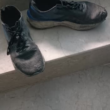 FLO Ayakkabı Kısa Sürede Giyilemez Hale Gelen Ayakkabı