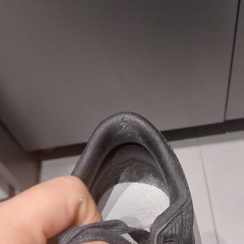 Kısa Sürede Yırtılan Spor Ayakkabı Ve Olumsuz Mağaza Deneyimi