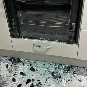 Luxell Fırının Ön Camı Kendi Kendine Patladı Ciddi Güvenlik Riski Yaşadım