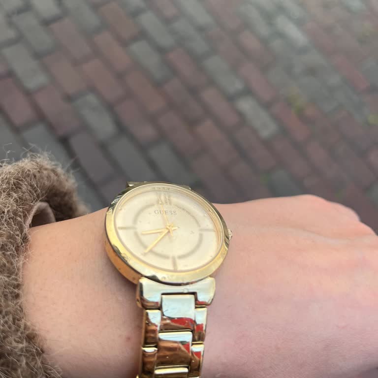 Guess Saatim Sürekli Su Alıyor, Servis Çözüm Sunmuyor