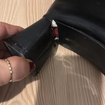 Aldığım Çizmeler Doğum Günümde Dağıldı Firma İlgisiz Ve İade Yapmıyor