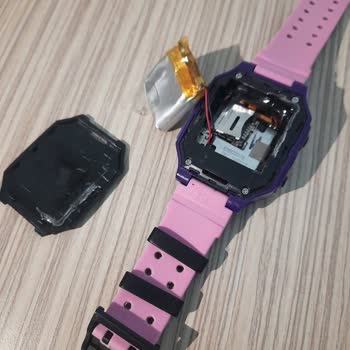 Çocuk Saatinin Bataryası Patladı, Güvenlik Riski Oluştu