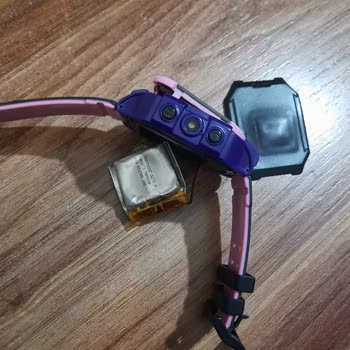 Çocuk Saatinin Bataryası Patladı, Güvenlik Riski Oluştu