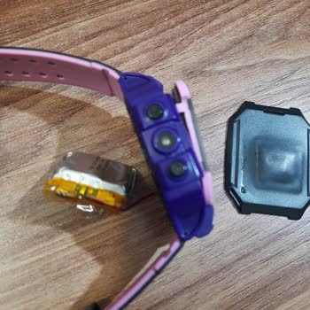 Çocuk Saatinde Patlayan Batarya Nedeniyle Güvenlik Endişesi