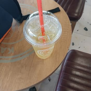 Aldığım Soğuk İçecek Sağlıksızdı, Personel İlgisizdi Ve Param Boşa Gitti