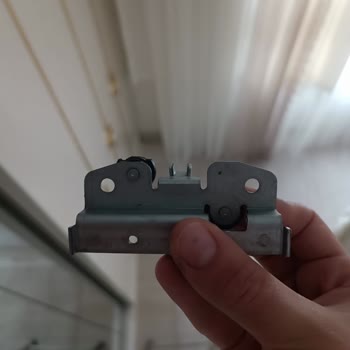 Yatak Odası Dolabında Fren Sistemi Ve Tekerlek Arızası, Parça Temin Edilemiyor