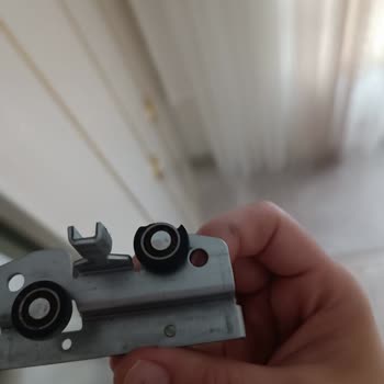 Yatak Odası Dolabında Fren Sistemi Ve Tekerlek Arızası, Parça Temin Edilemiyor