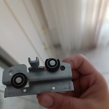 Yatak Odası Dolabında Fren Sistemi Ve Tekerlek Arızası, Parça Temin Edilemiyor