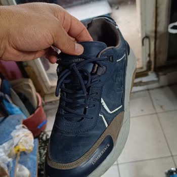 Az Kullanılan Ayakkabıda Patlama Ve Mağazada Yetersiz İnceleme Hayal Kırıklığı