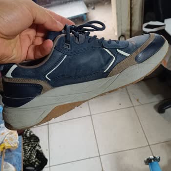 Az Kullanılan Ayakkabıda Patlama Ve Mağazada Yetersiz İnceleme Hayal Kırıklığı