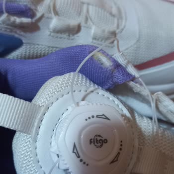 FLO Mağazasından Aldığım Ayakkabılar Kısa Sürede Yırtıldı Mağdur Edildim