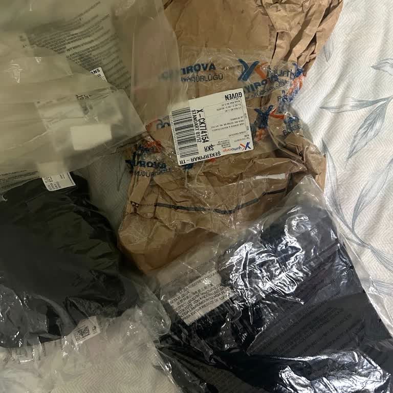 Yurtiçi Kargo İade Ettiğim Ürünün Parası Hala Yatmadı Ve Yanlış Ürün Gönderildi