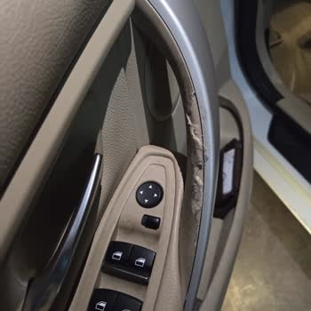 BMW 3.20i Kapı Kollarında Kronik Erime Sorunu Ve Yetersiz Müşteri Desteği