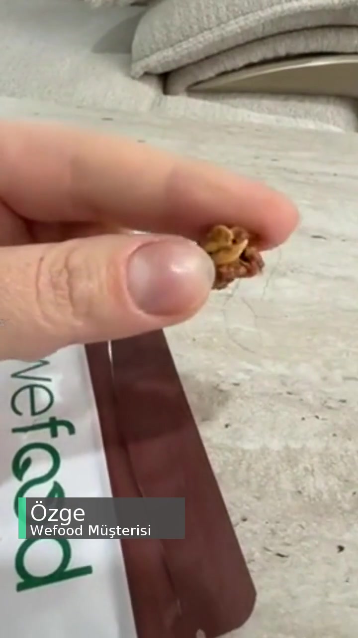 Wefood Glutensiz Granolada Kıl Çıktı videonun kapak resmi