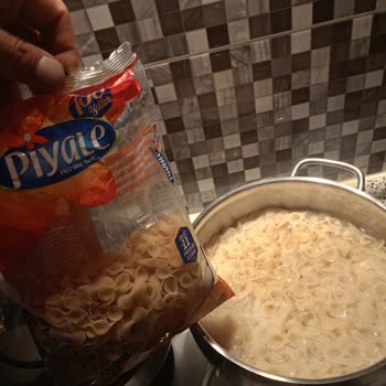 Makarnadan Kurtçuk Çıkması Nedeniyle Güven Kaybı