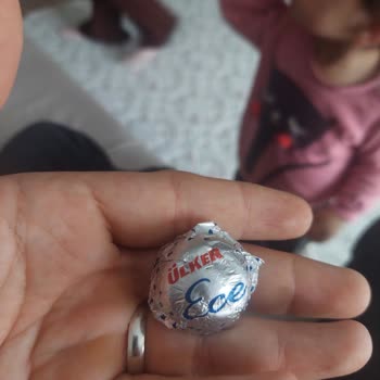 Aldığımız Çikolatada Beyazlaşma Ve Ekşi Tat Nedeniyle Sağlık Endişesi Yaşadık