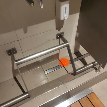 Hilltown Karşıyaka Mescidinde Abdest Alanında Süregelen Konforsuzluk Ve Yetersiz Çözümler