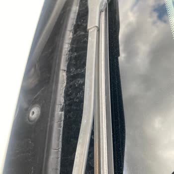 BMW 320 Diesel xDrive Plastic Deterioration Under Windshield