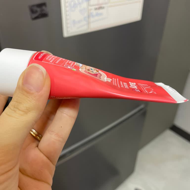 Rocs Diş Macununun Yarısından Fazlasının Boş Olduğunu Fark Ettim