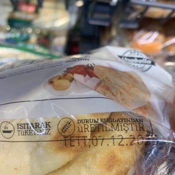 Carrefour SA Hilltown Karşıyaka'da Küflü Ve Son Kullanma Tarihi Geçmiş Ürünler Satılıyor