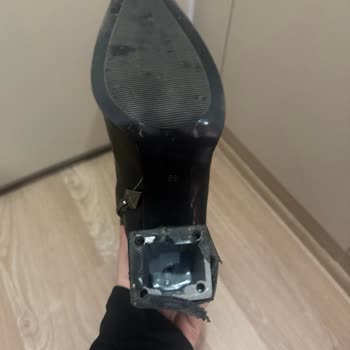 Bir Kez Giyilen Çizmelerin Topuğu Hemen Deforme Oldu Firma Dönüş Yapmıyor