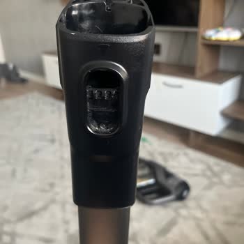 Philips 8000 Serisi Dikey Süpürgede Boru Ayrılması Ve Düğme Düşmesi Sorunu, Yetersiz Müşteri Hizmeti