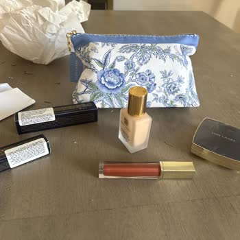 Productos Estée Lauder sin sello ni banda de seguridad, dudo de autenticidad