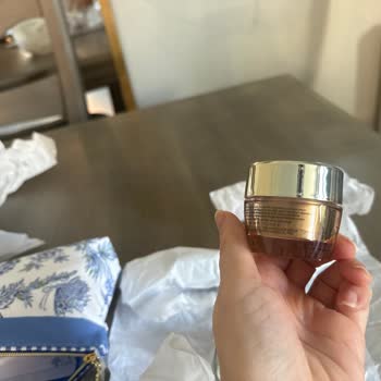 Productos Estée Lauder sin sello ni banda de seguridad, dudo de autenticidad