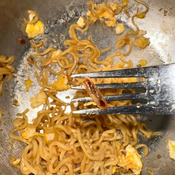 İndomie Noodle İçinden Canlı Parça Çıkması Nedeniyle Güven Kaybı Ve İade Talebi