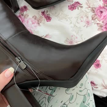 LCW'den Gelen Çizme Hem Defolu Hem Etiketsiz Çıktı