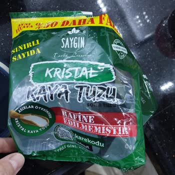 Saygın Tarihi Lezzetler Tuzun İçinde Siyah Ve Farklı Renkte Tanecikler Olduğunu Fark Ettim