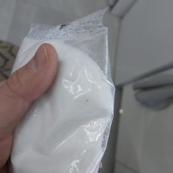 Saygın Tarihi Lezzetler Tuzun İçinde Siyah Ve Farklı Renkte Tanecikler Olduğunu Fark Ettim