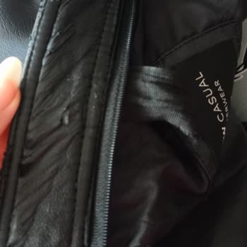 LCW Montun Deri Kısımlarında Kısa Sürede Deformasyon Ve Mağaza İlgisizliği