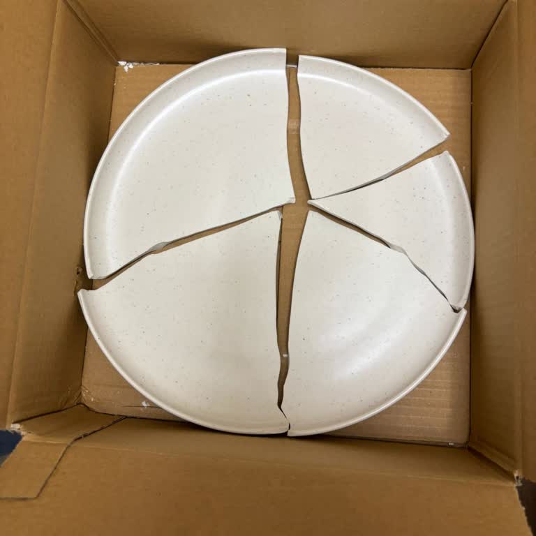 Kırık Gelen Tabak Ve Yetersiz Müşteri Hizmeti