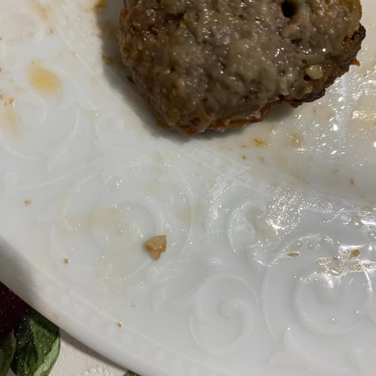 Köfteci Yusuf Kıymadan Çıkan Kemik Parçası Çocuğumuzun Sağlığını Tehlikeye Attı