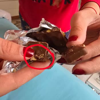 Nestle Son Kullanma Tarihi Geçmemiş Çikolatada Larva Ve Ağ Oluşumu