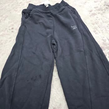 Tek Yıkamada Renk Atan Eşofman Ve Olumsuz İnceleme Sonucu