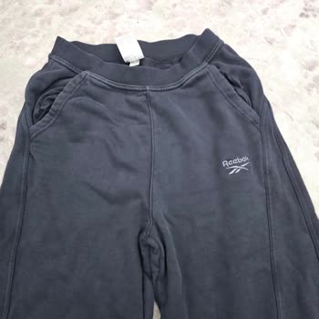 Tek Yıkamada Renk Atan Eşofman Ve Olumsuz İnceleme Sonucu