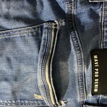 Mavi Kot Pantolonlarda Hızlı Solma Ve Yıpranma Nedeniyle Hayal Kırıklığı