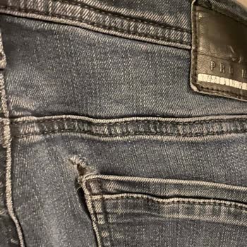 Mavi Kot Pantolonlarda Hızlı Solma Ve Yıpranma Nedeniyle Hayal Kırıklığı