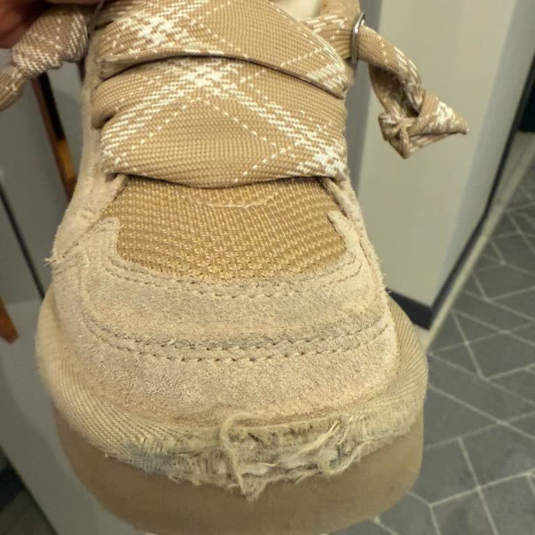 Kısa Sürede Deforme Olan Ugg Bot Ve SuperStep'in İlgisizliği