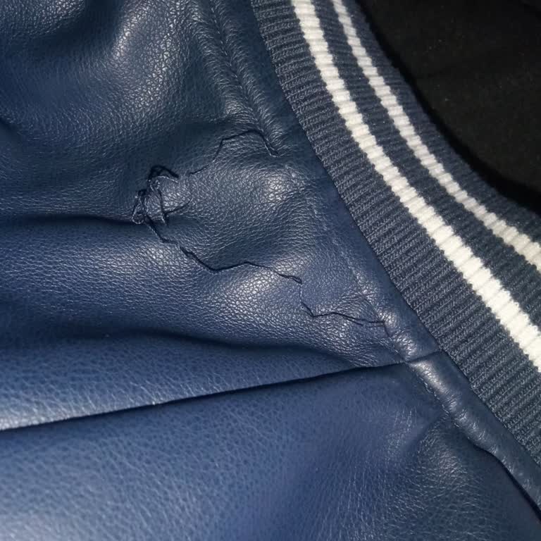 Yeni Aldığım Deri Ceketin Dikişleri Kısa Sürede Söküldü Değişim Ya Da İade Talep Ediyorum