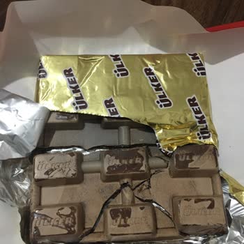 Tarihi Geçmemiş Çikolatada Bozulmuş Görüntü Şaşkınlığı