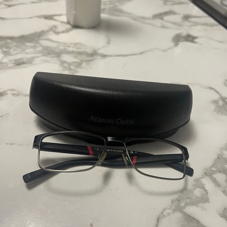 Atasun Optik Garanti Sorumluluğunu Yerine Getirmiyor: Tommy Hilfiger Gözlükte Çerçeve Sorunu